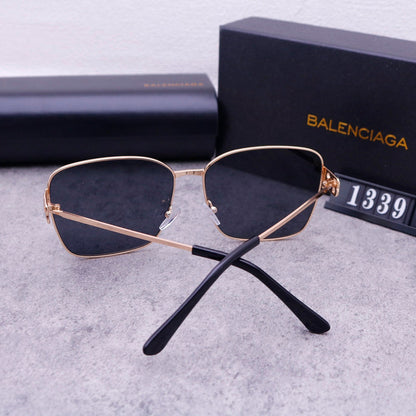 1339   Sunglasses with box