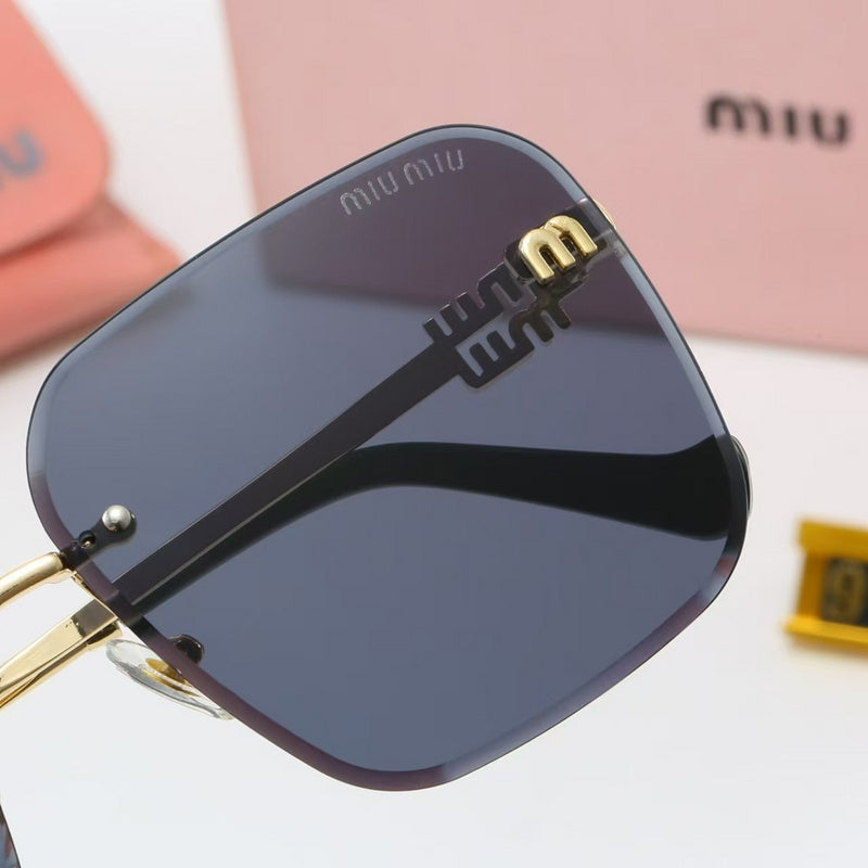 9177  Sunglasses with box