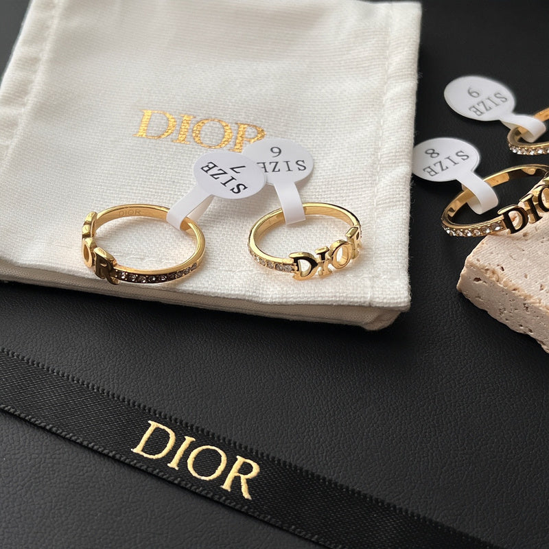 J085    Diamond ring  Jewelry