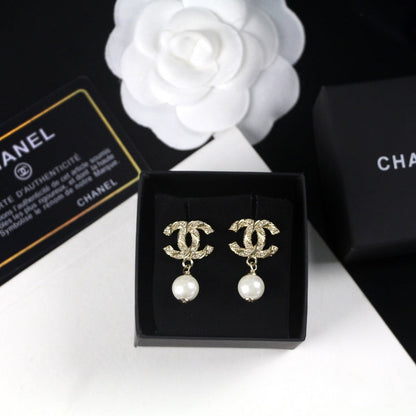 CHE122  Twisted button pattern full diamond explosion double C earrings  Jewelry