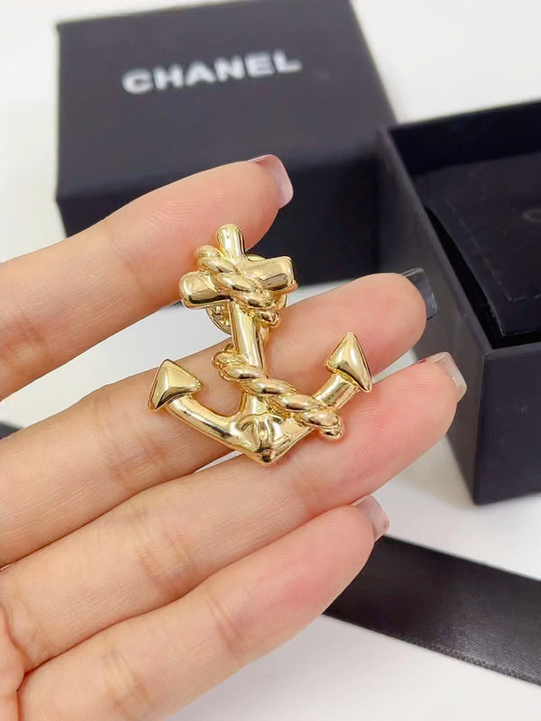 D180   Women's brooch jewelry