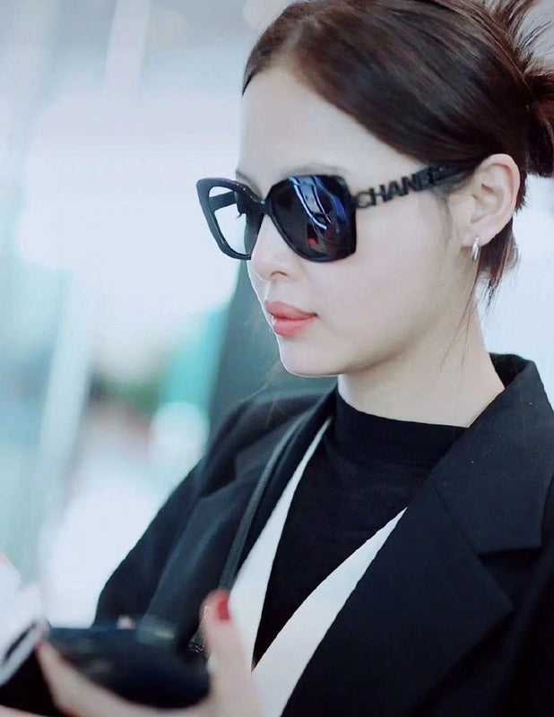 6047  Sunglasses with box