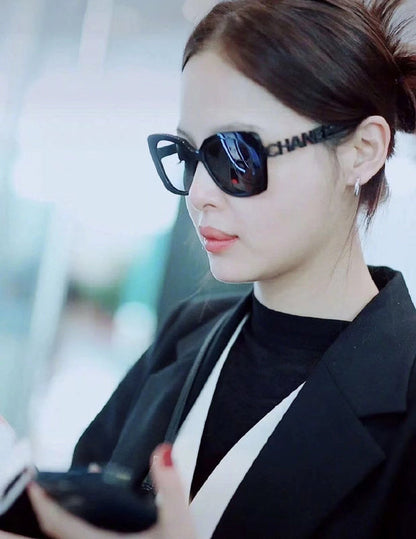 6047  Sunglasses with box