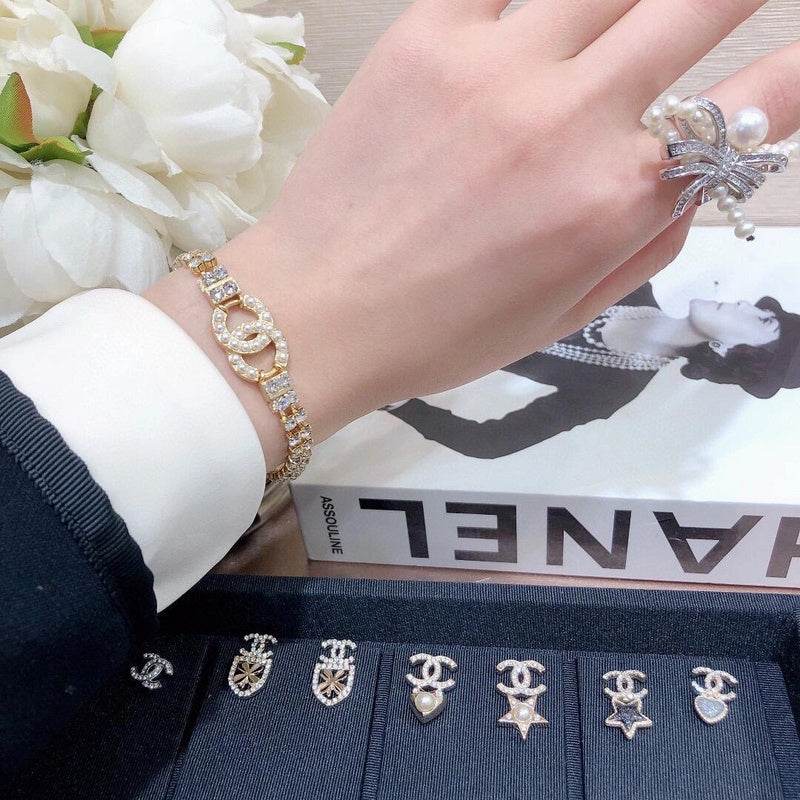 L193  Ladies' diamond bracelet jewelry