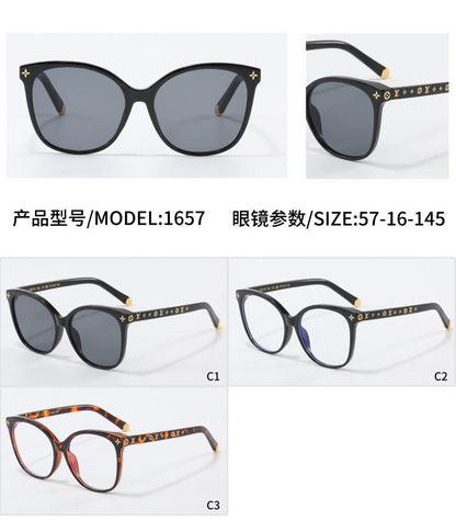 1657   Sunglasses with box