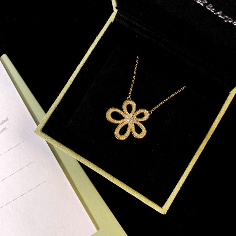 VAN26 Classic flower high carbon diamond full diamond necklace with smooth and graceful lines  Jewelry