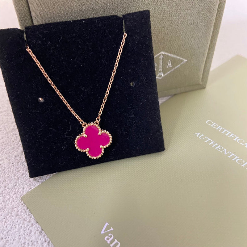 VAN41   New Plum Red Clover Necklace Jewelry