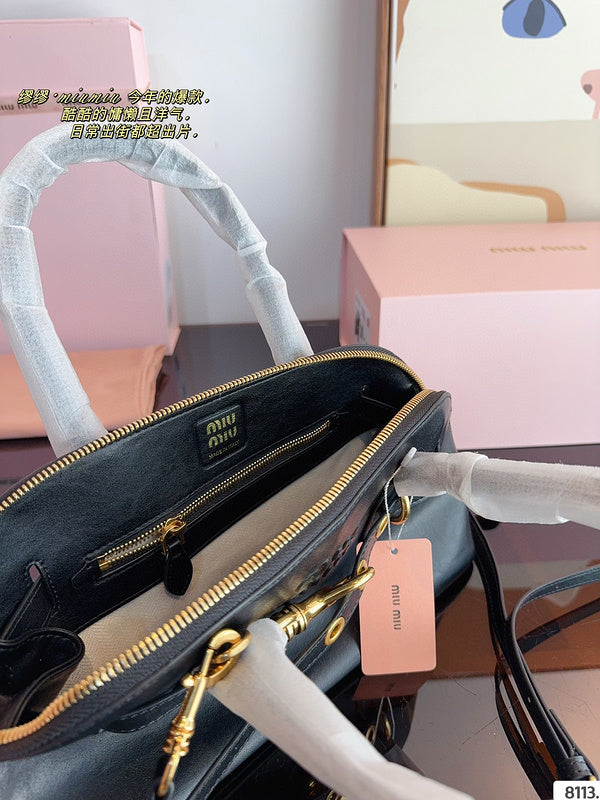 MMIB3  A vintage leather bag measuring 32*11*16cm