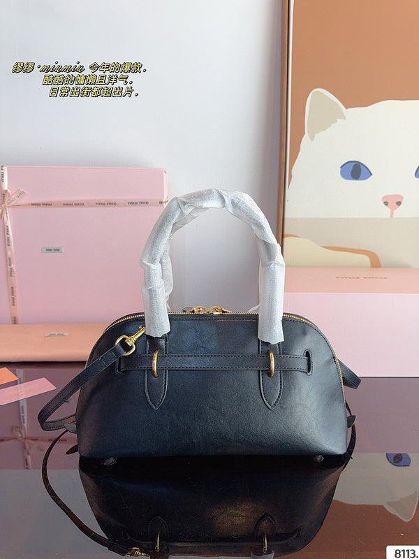 MMIB3  A vintage leather bag measuring 32*11*16cm