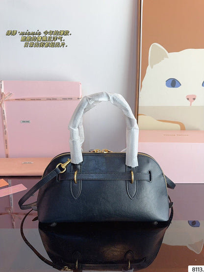 MMIB3  A vintage leather bag measuring 32*11*16cm