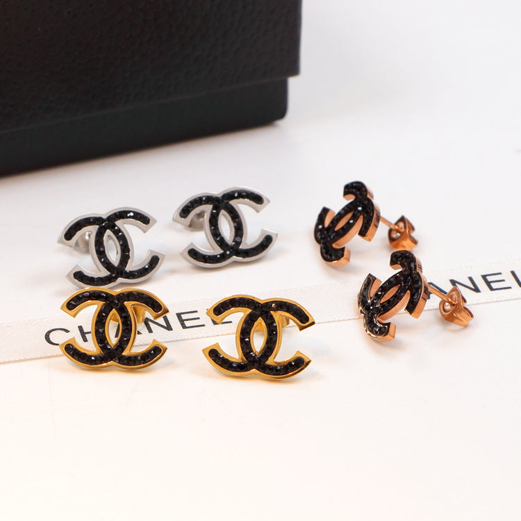 CHE118  18K Titanium Steel Color Gold Couple Double C Letter Black Diamond Stud Earrings  Jewelry