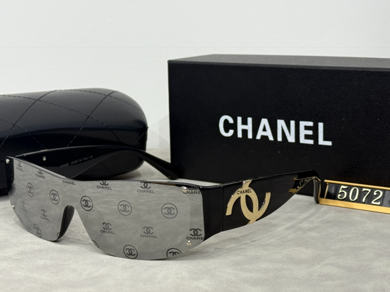 5072  Sunglasses with box