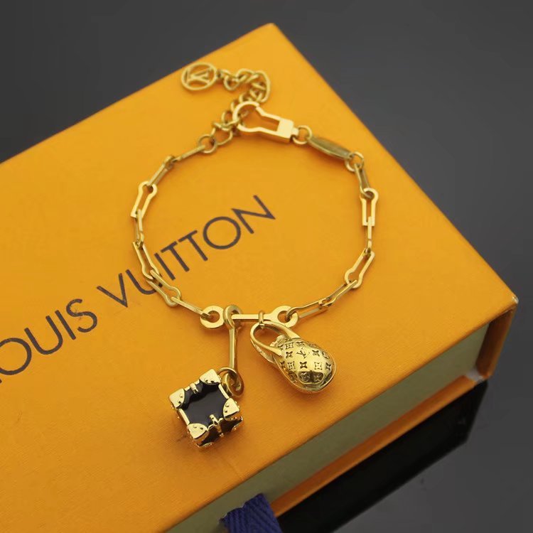 LVB04  Gift Box Pendant Bracelet Jewelry