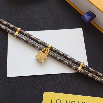 S437   Titanium steel patterned leather lock head bracelet jewelry