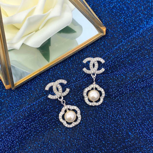 CHE123   Women's crystal inlaid flower earrings  Jewelry