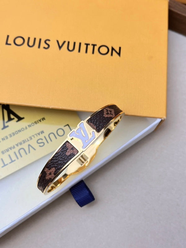 S462  Women's Titanium Steel Flower Leather Bracelet Jewelry