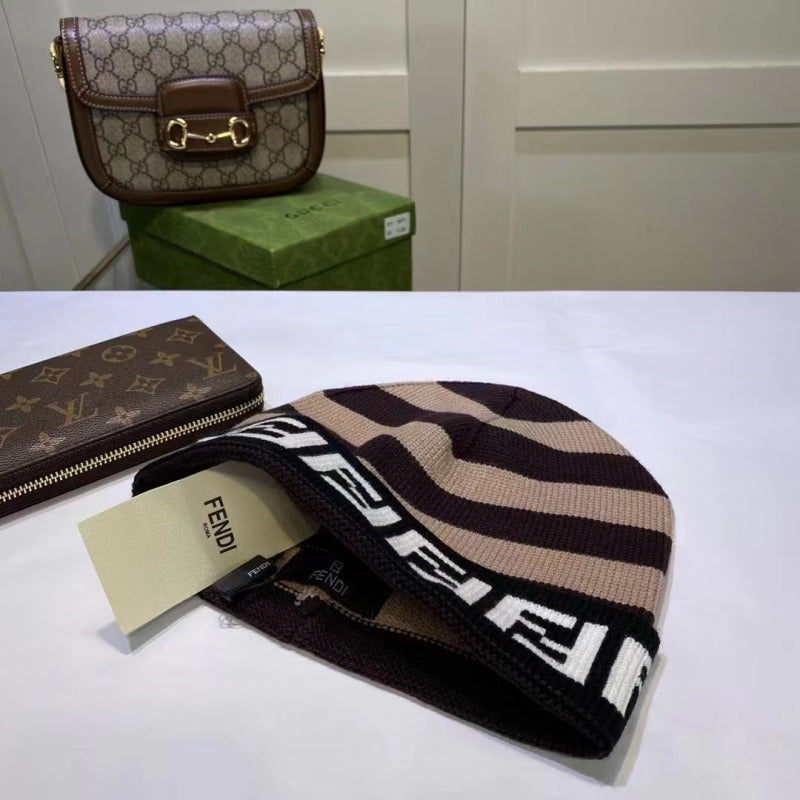 PLUH1  New autumn and winter fashionable knitted hat