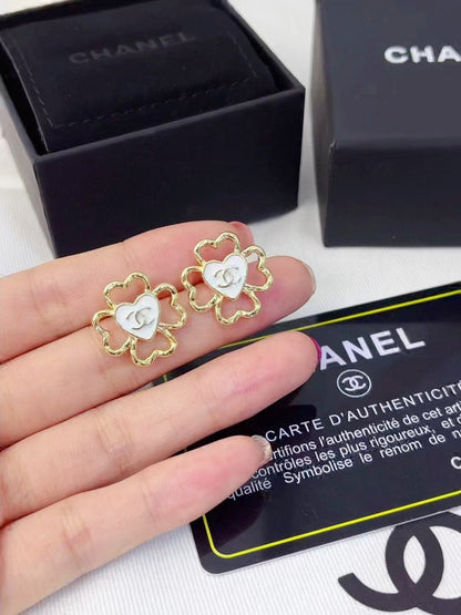 A1111  Women's new fashion heart-shaped earring jewelry