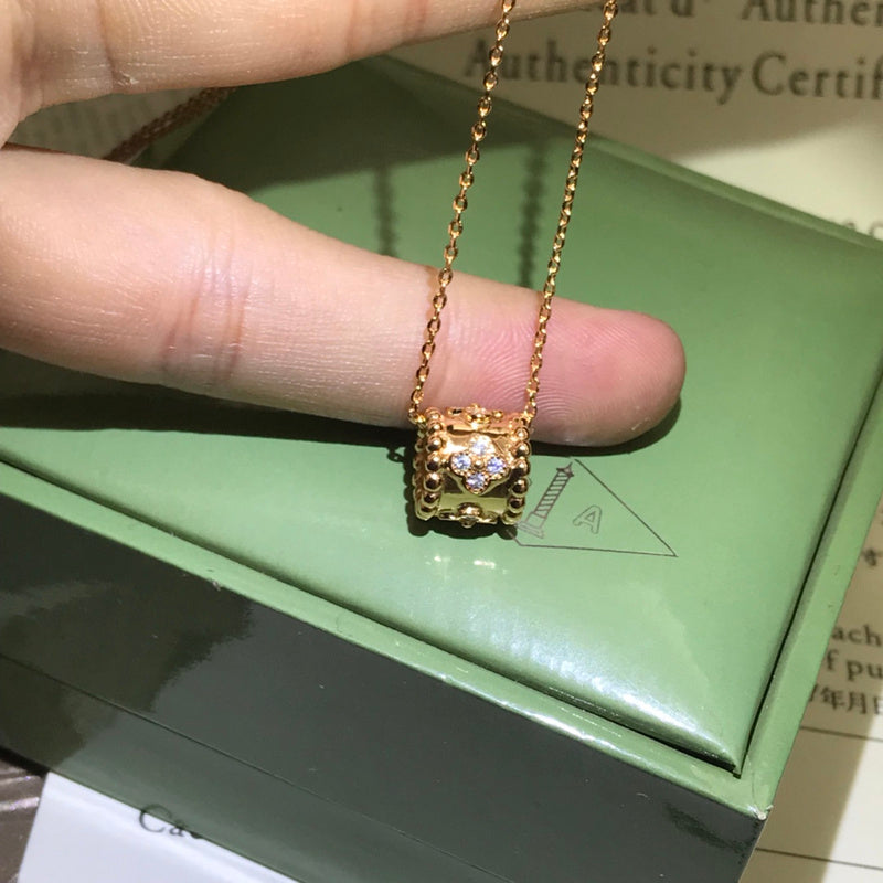 AVSN10   Women's kaleidoscope necklace jewelry