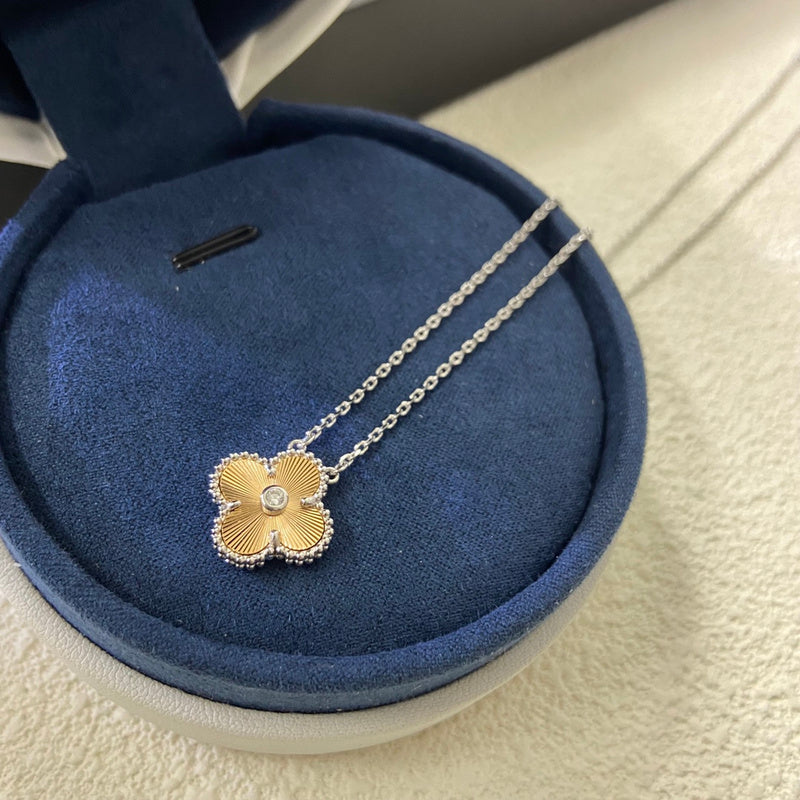 AVSN3   New color separation laser four-leaf clover single flower necklace jewelry