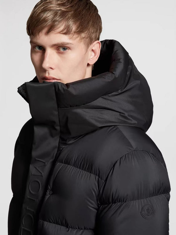 042060  Men's and women's down jackets