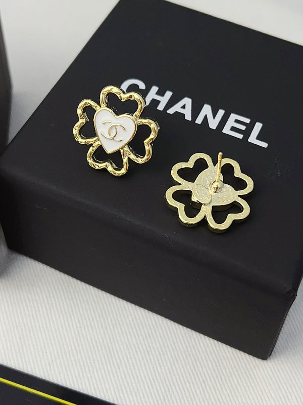 A1111  Women's new fashion heart-shaped earring jewelry