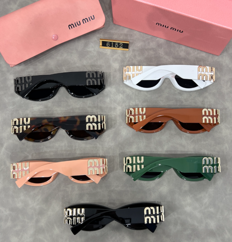6152 Sunglasses with box