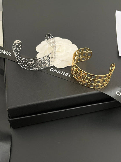 S432  Women's hollow bracelet jewelry