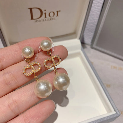 DE132  Classic Pearl Letter Stud Earrings  Jewelry