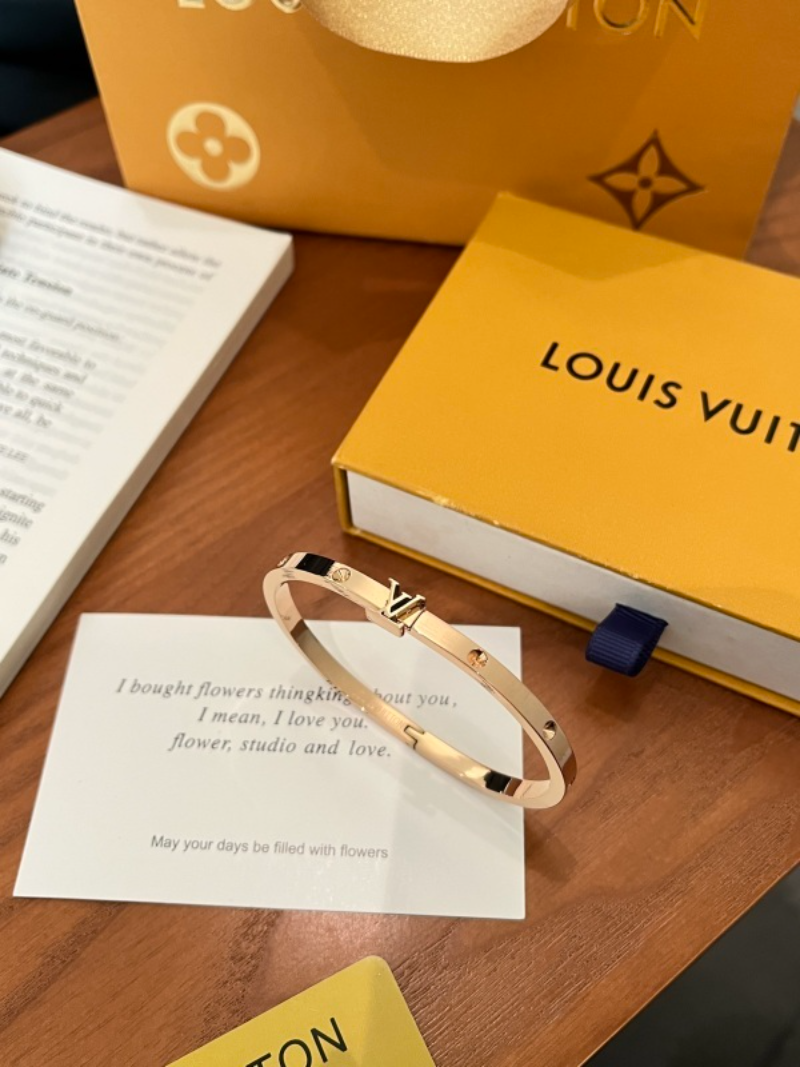 S481  Women's Titanium Steel Bracelet Jewelry