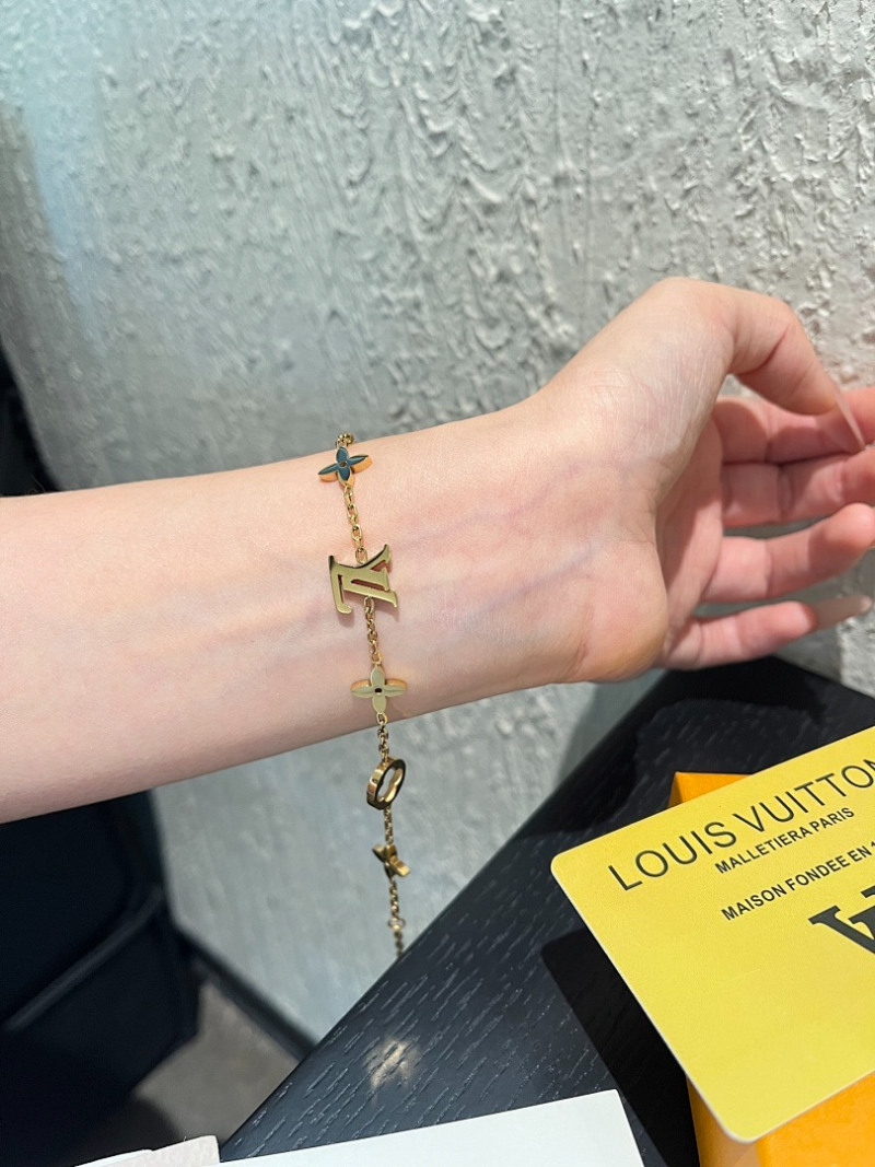 L228 Women's Titanium Steel Bracelet Jewelry