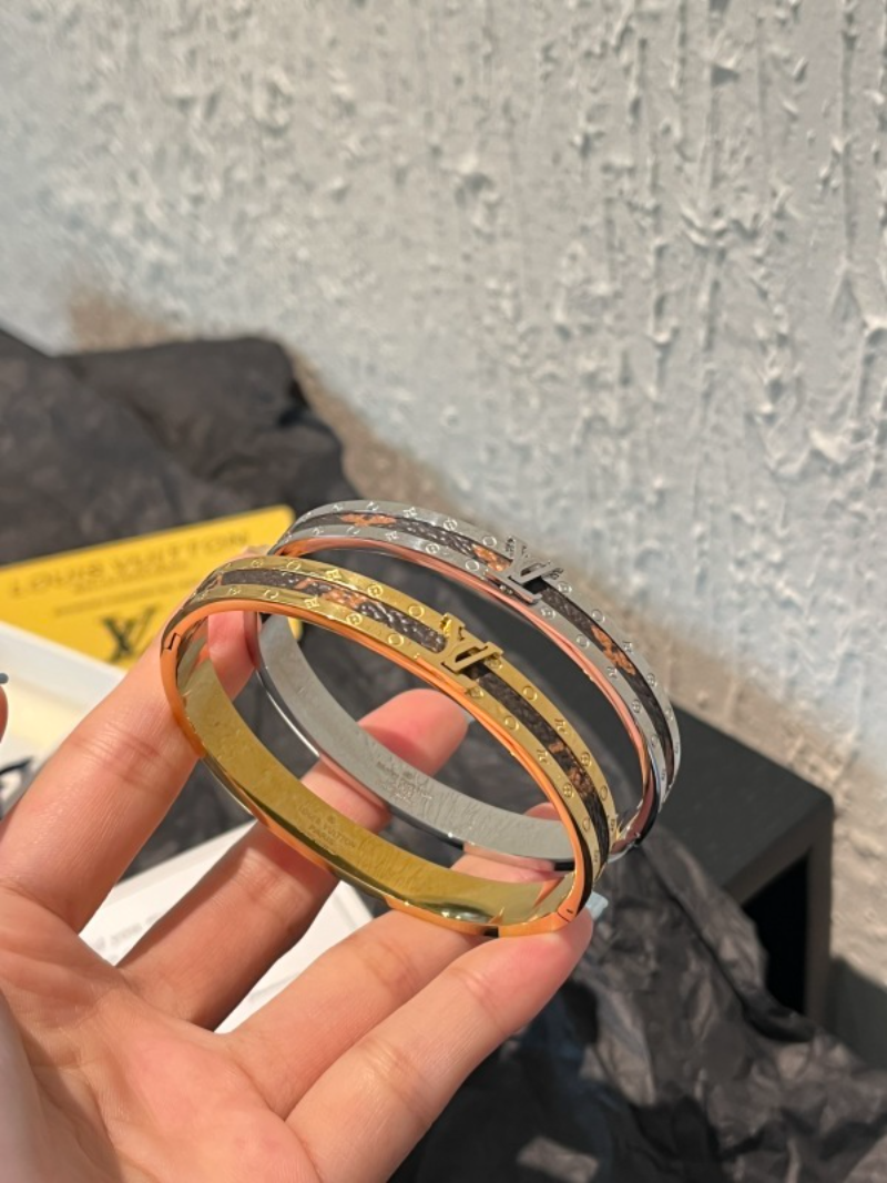 S469   Women's Titanium Steel Bracelet Jewelry