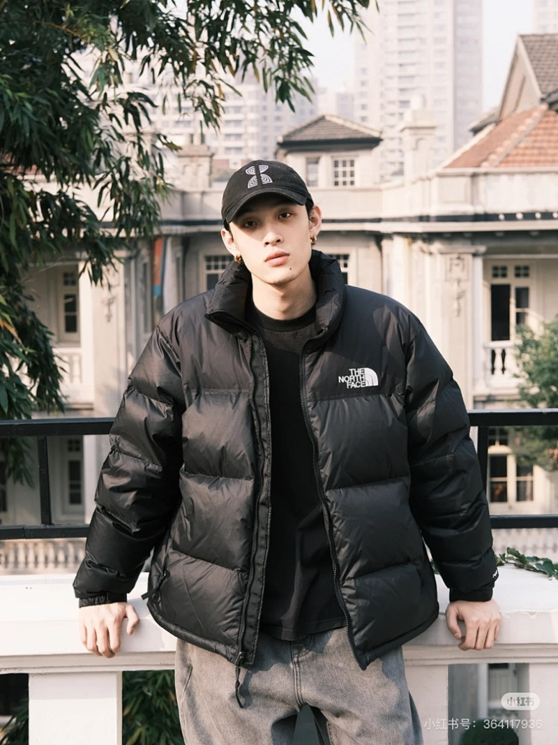 105918  Men's and women's classic down jacket from the north clother