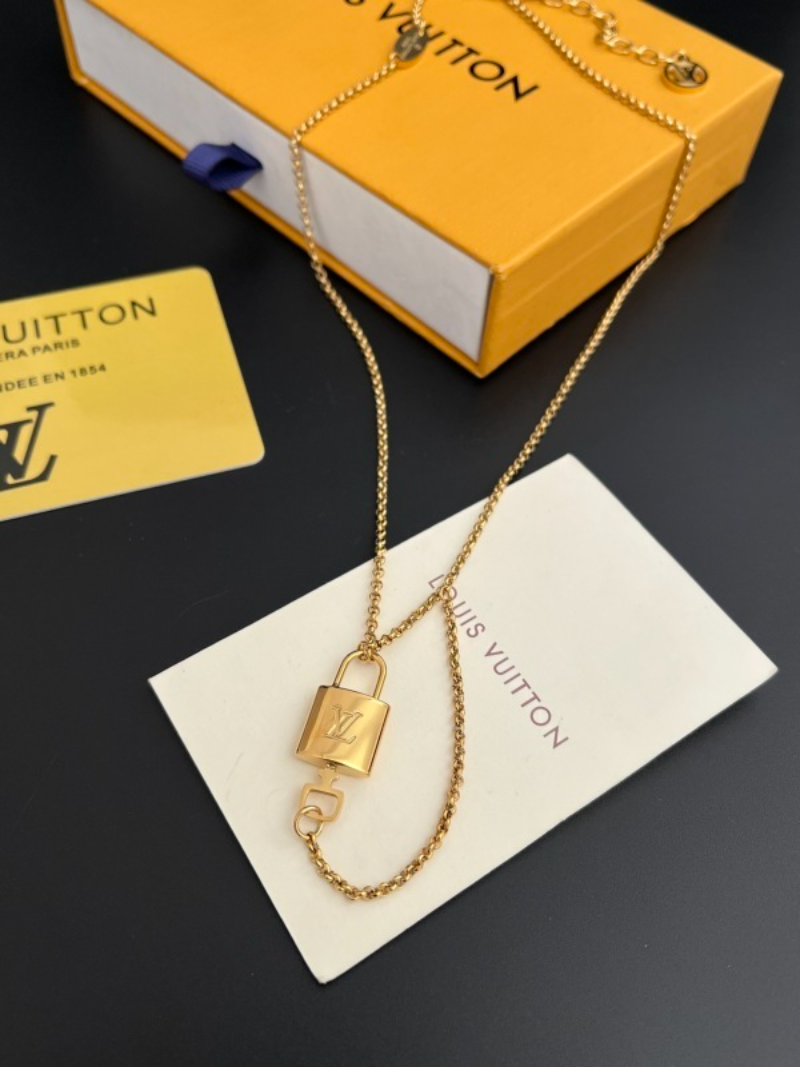 X652  Women's Titanium Steel Bracelet and Necklace Set Jewelry