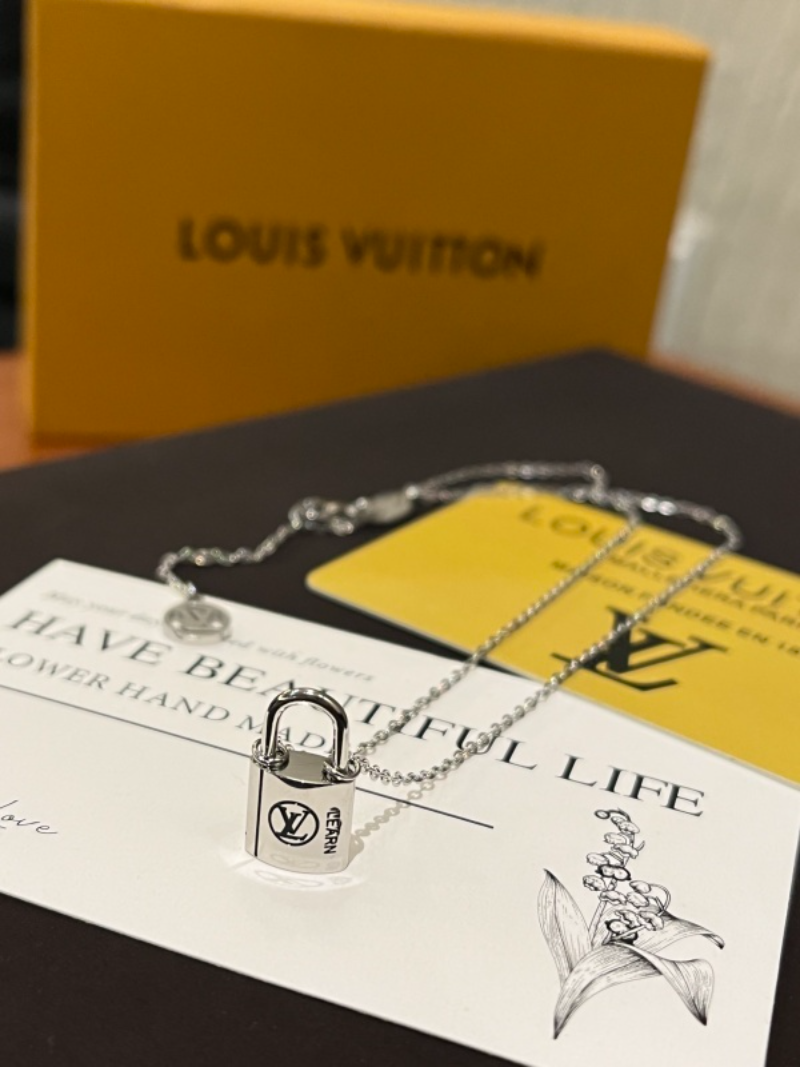 X706   Men's and women's titanium steel necklace lock jewelry