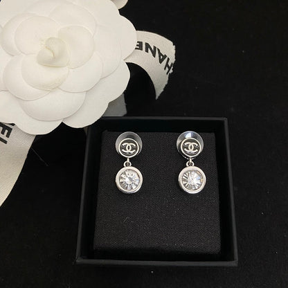 CHE89   Women's Crystal Round Double C Enamel Earnail Jewelry